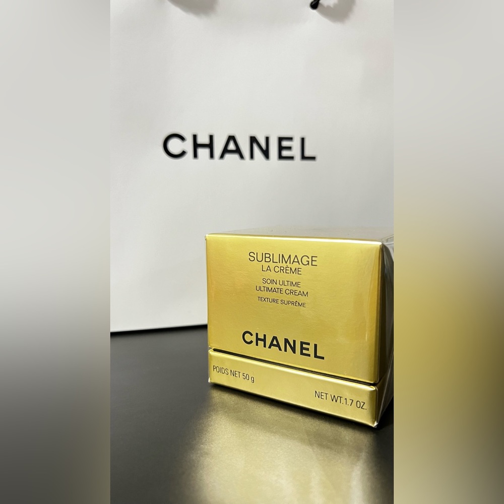 Chanel Sublimage La Creme - Texture Supreme Moisturizer (includes Chanel pouch)